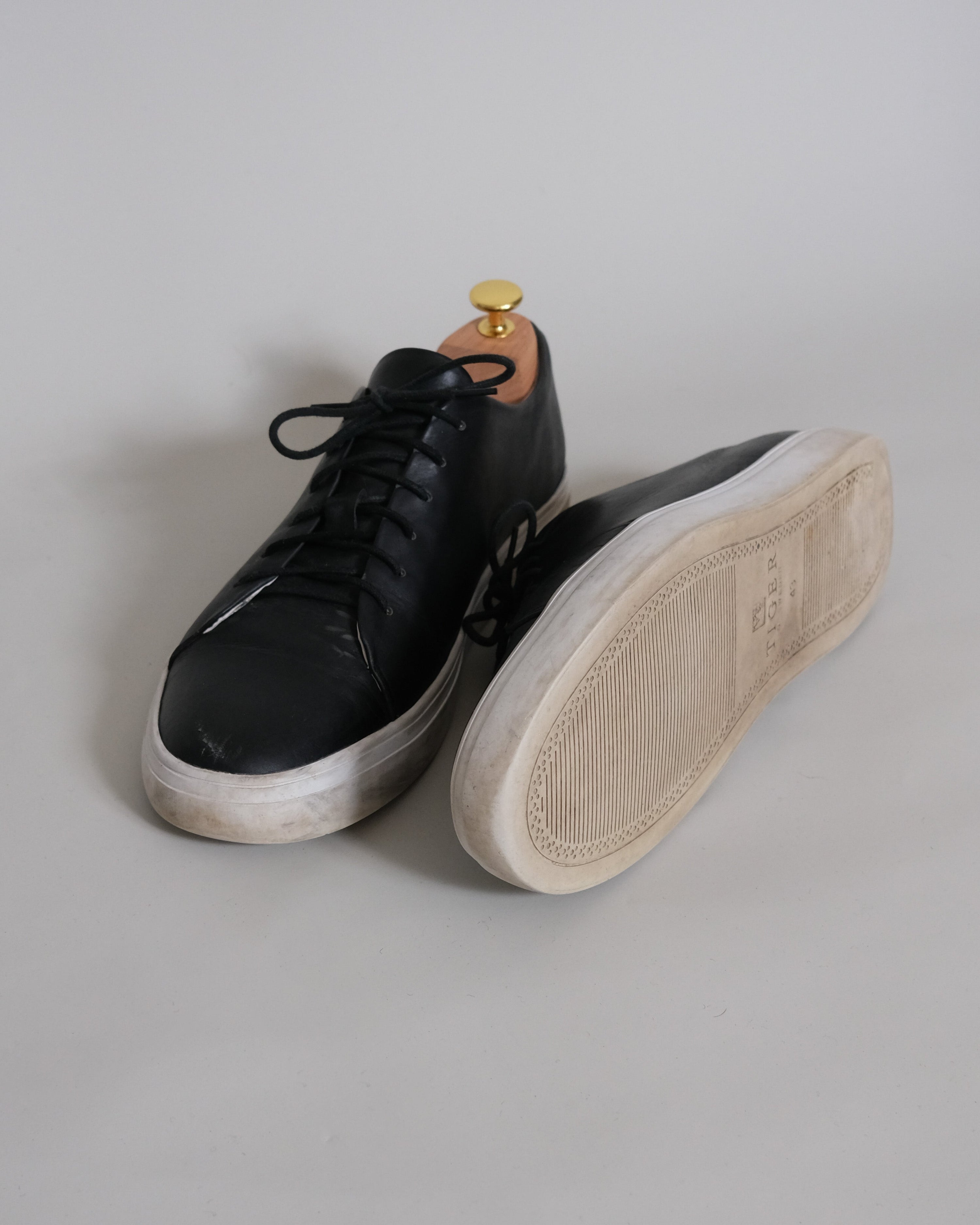 Leather sneakers