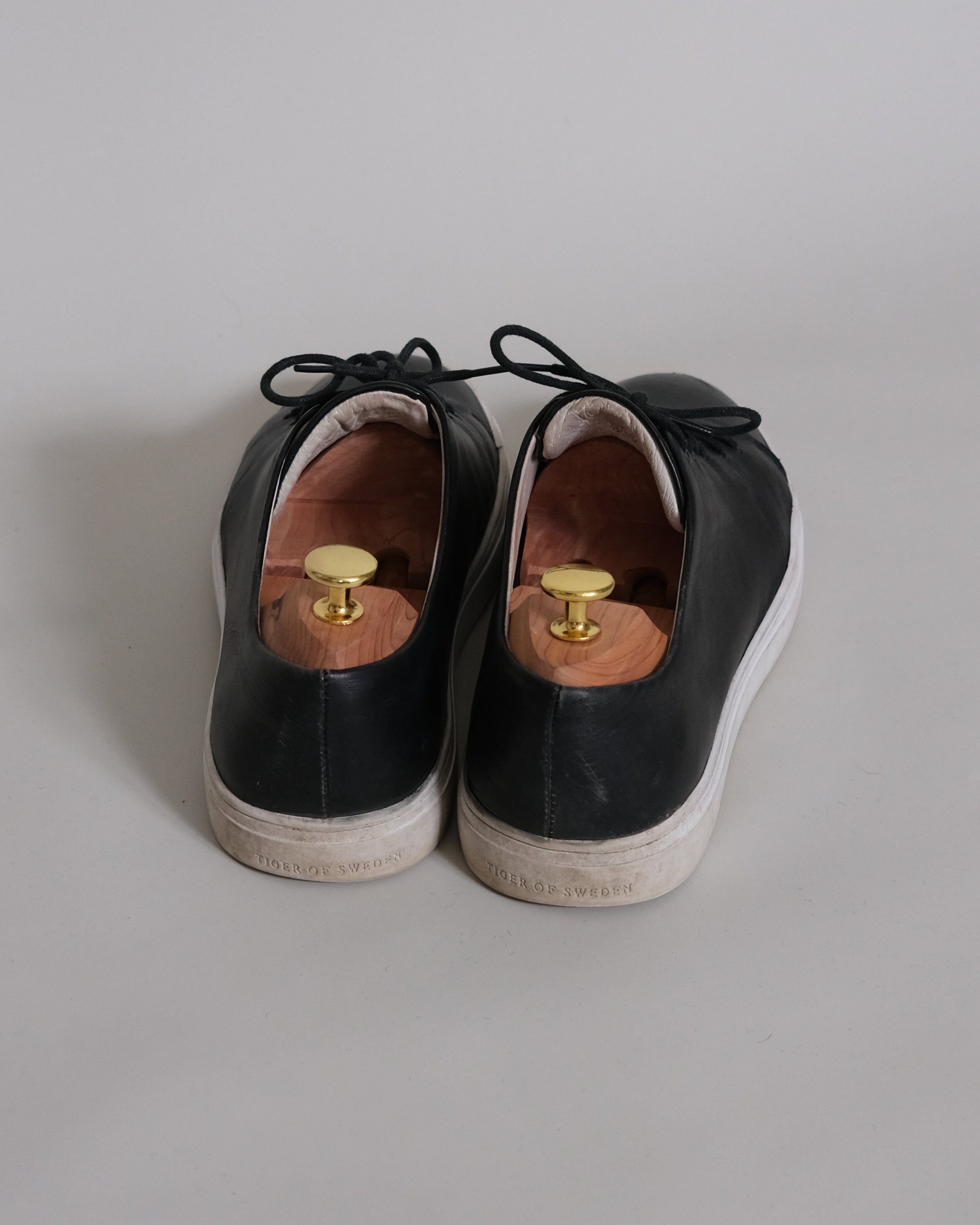Leather sneakers